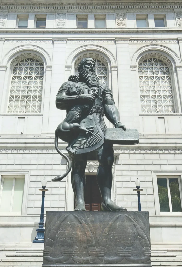 Ashurbanipal_Monument_Installation_2
